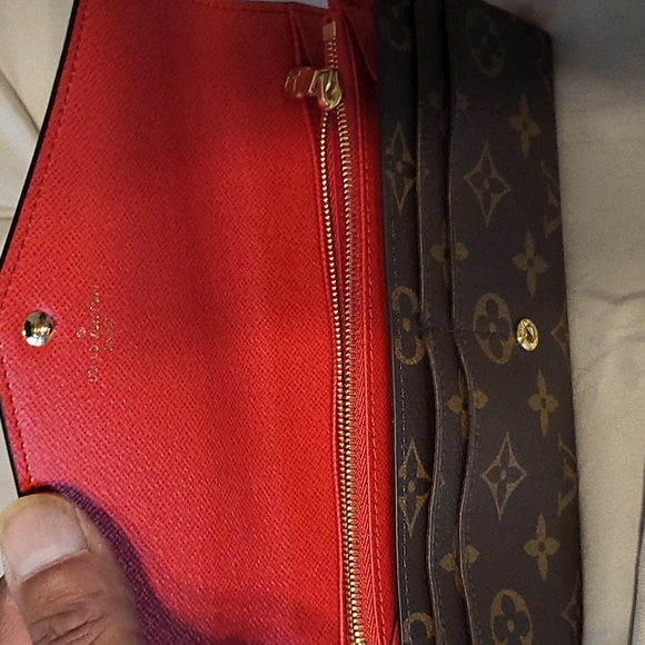 Louis Vuitton Sarah Wallet - Picture 10 of 10